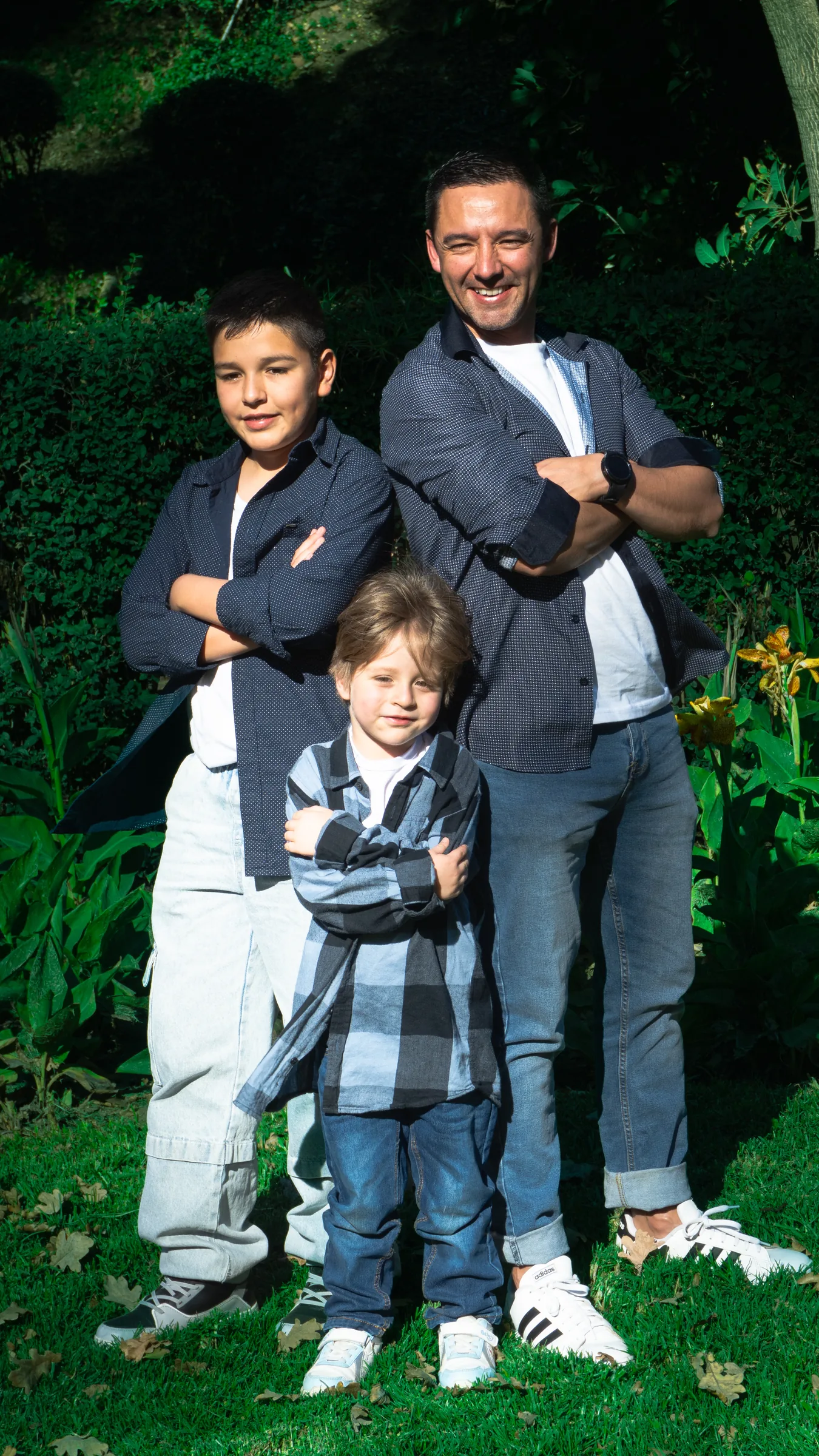 Brazos cruzados en familia