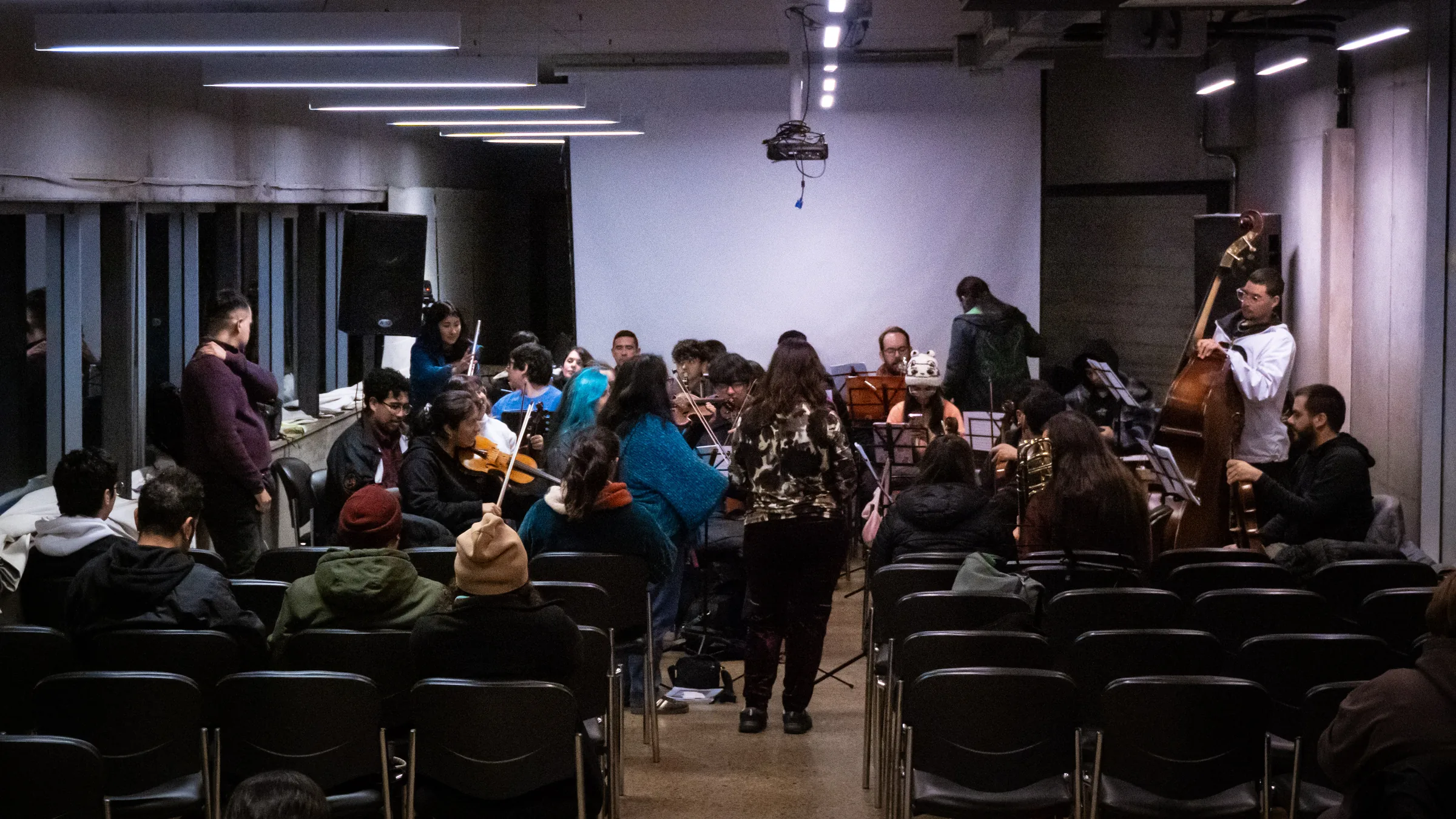 El ensayo comienza